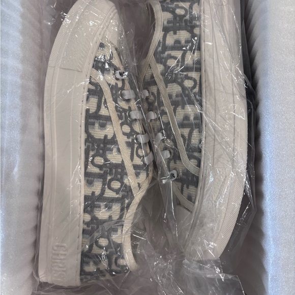 Dior Gray Sneakers Stylish Low-Top Design - Picture 1 of 5